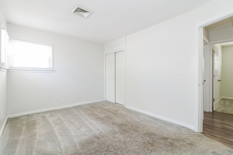 0/Mo, 83 Marion St Carteret, NJ 07008 Main Bedroom View 2