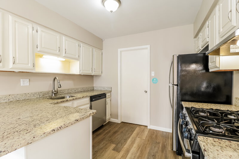 0/Mo, 2442 Pliner Ct Atco, NJ 08004 Kitchen View 2
