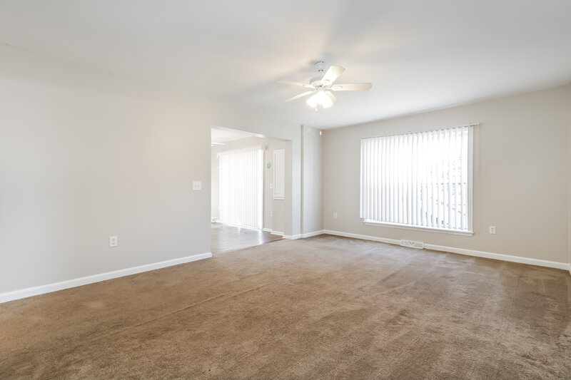 0/Mo, 10 Euclid Drive Absecon, NJ 08201 Living Room View