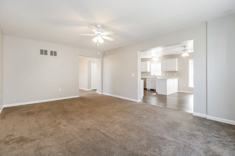0/Mo, 10 Euclid Drive Absecon, NJ 08201 Living Room View 2
