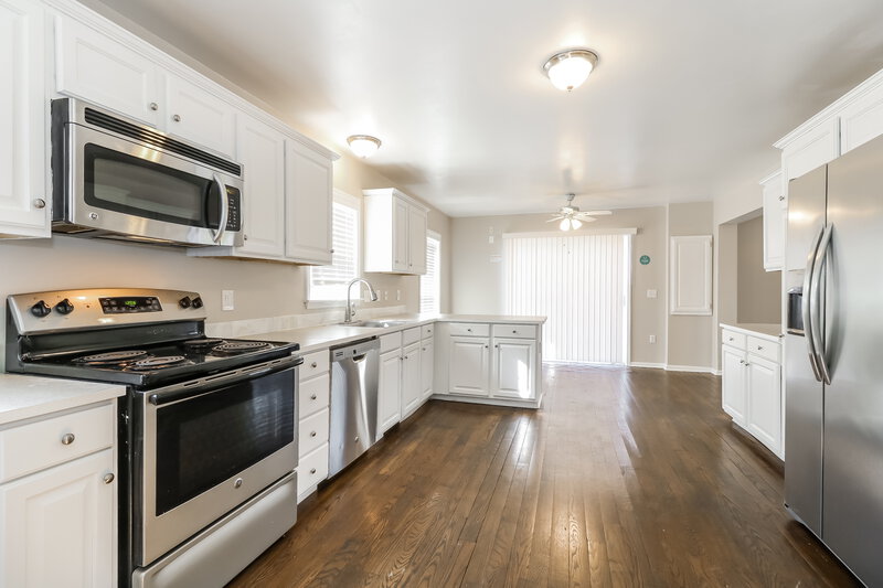 0/Mo, 10 Euclid Drive Absecon, NJ 08201 Kitchen View