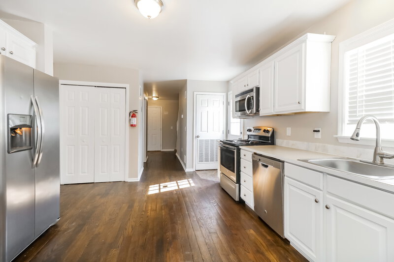 0/Mo, 10 Euclid Drive Absecon, NJ 08201 Kitchen View 2