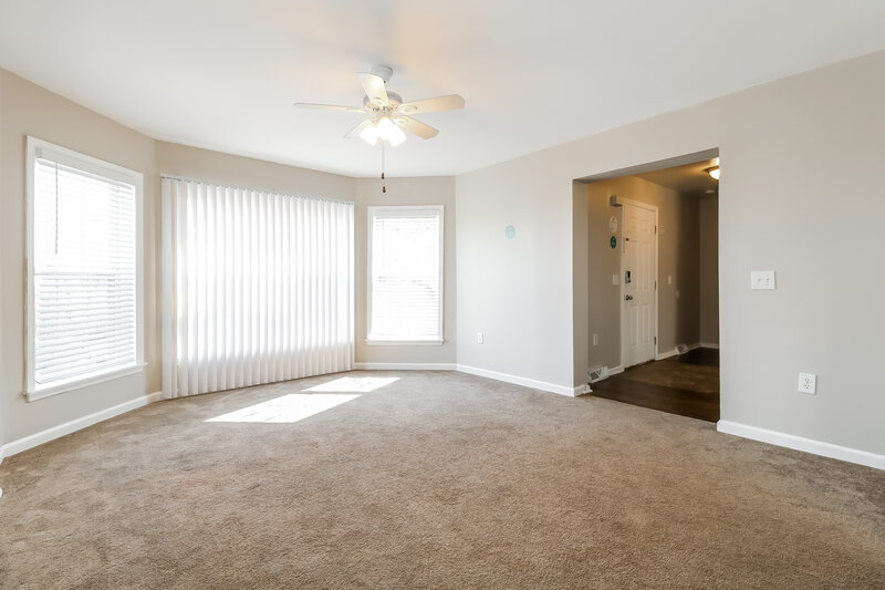 0/Mo, 10 Euclid Drive Absecon, NJ 08201 Sitting Room View 2
