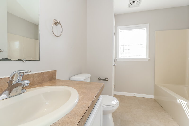 0/Mo, 10 Euclid Drive Absecon, NJ 08201 Bathroom View