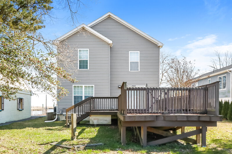 0/Mo, 10 Euclid Drive Absecon, NJ 08201 Rear View