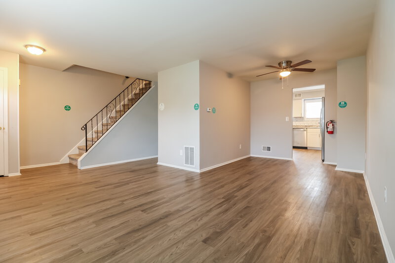 0/Mo, 159 RIVA DR Hackettstown, NJ 07840 Living Room View 2