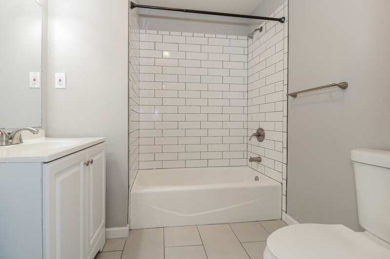 0/Mo, 159 RIVA DR Hackettstown, NJ 07840 Bathroom View