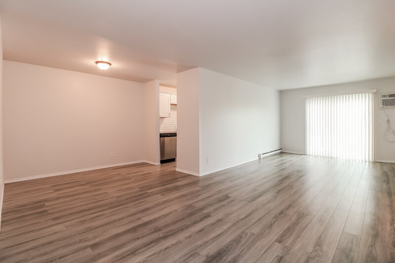 0/Mo, 740 Vose Avenue C-5 Orange, NJ 07050 Living Room View
