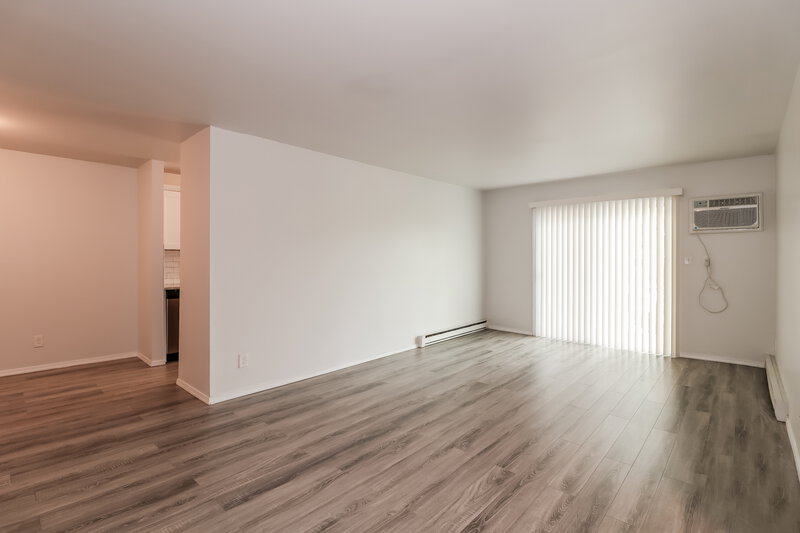 0/Mo, 740 Vose Avenue C-5 Orange, NJ 07050 Living Room View 3