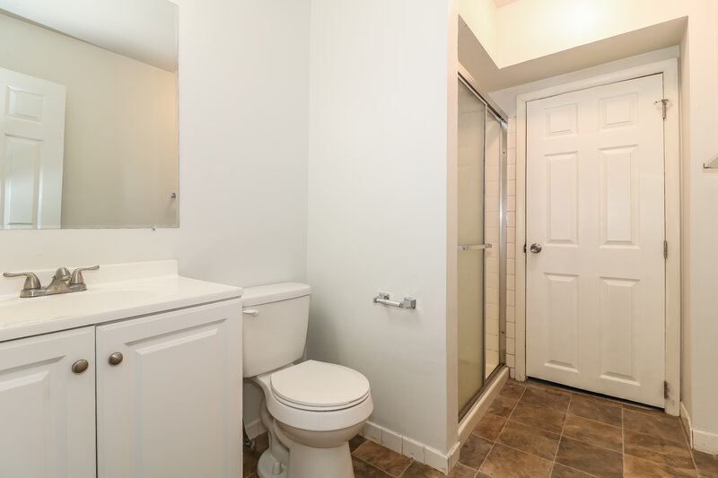 3,110/Mo, 103 Chaucer Rd Unit B Mount Laurel, NJ 08054 Main Bathroom View