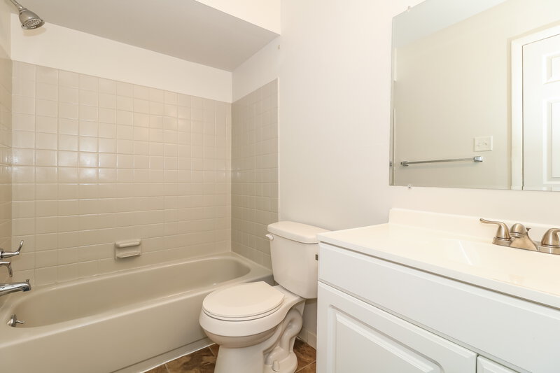 3,110/Mo, 103 Chaucer Rd Unit B Mount Laurel, NJ 08054 Bathroom View