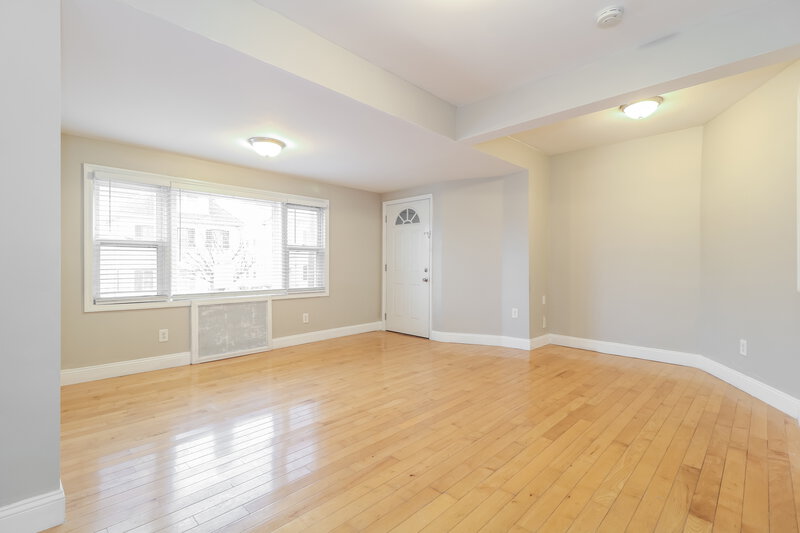 0/Mo, 169 Plauderville Ave Unit A Garfield, NJ 07026 Living Room View