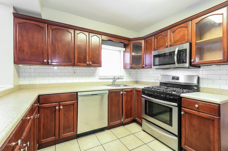 0/Mo, 169 Plauderville Ave Unit A Garfield, NJ 07026 Kitchen View