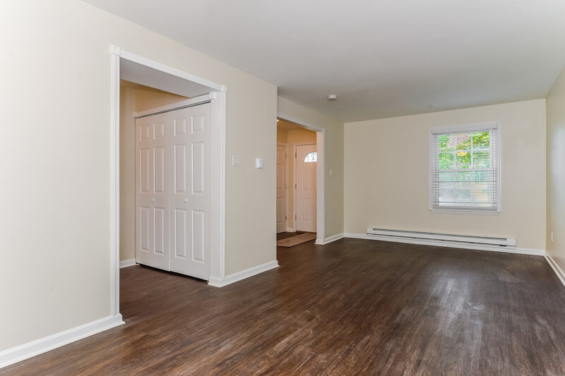 2,485/Mo, 508 Loch Lomond Dr Sicklerville, NJ 08081 Dining Room View