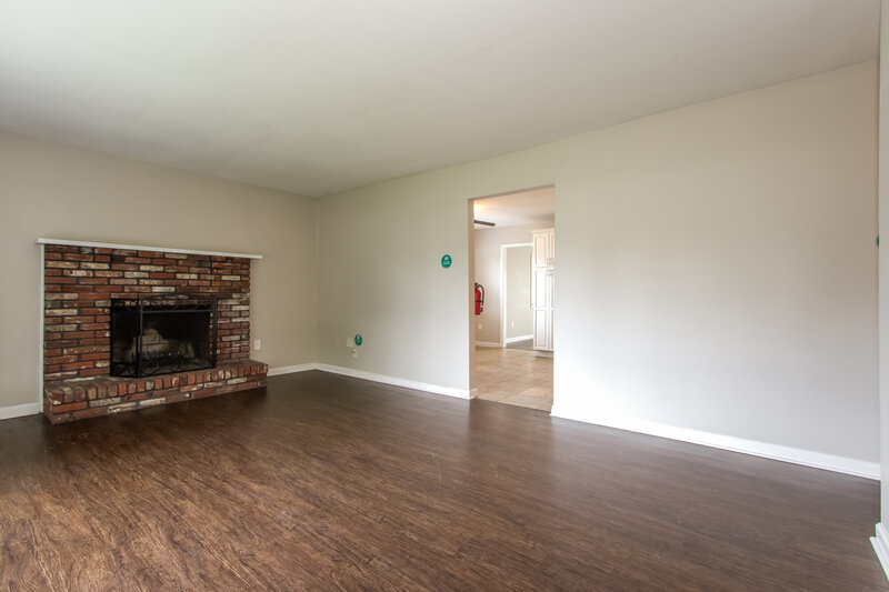 0/Mo, 12 Benedette Dr Waterford Works, NJ 08089 Living Room View