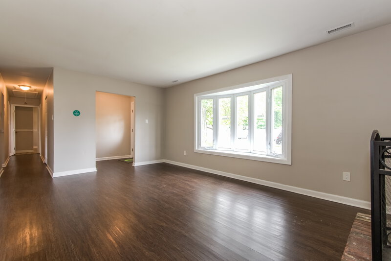 0/Mo, 12 Benedette Dr Waterford Works, NJ 08089 Living Room View 2