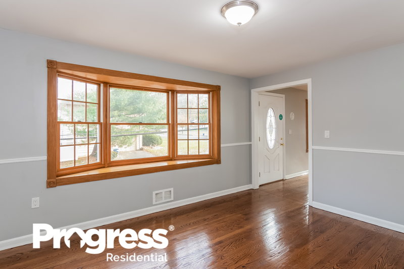 0/Mo, 249 Mountain Ave North Plainfield, NJ 07060 livingroom View
