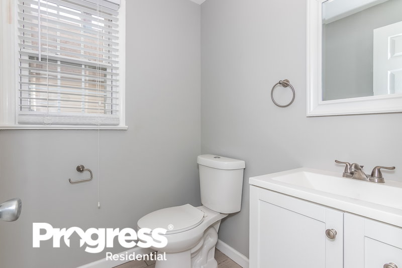 0/Mo, 249 Mountain Ave North Plainfield, NJ 07060 bathroom View 2