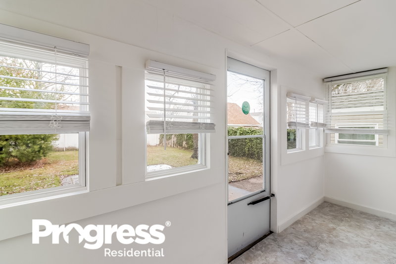 0/Mo, 60 Koyen Street Fords, NJ 08863 foyer View