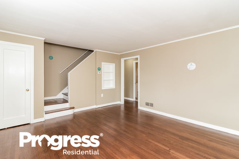 0/Mo, 60 Koyen Street Fords, NJ 08863 livingroom View