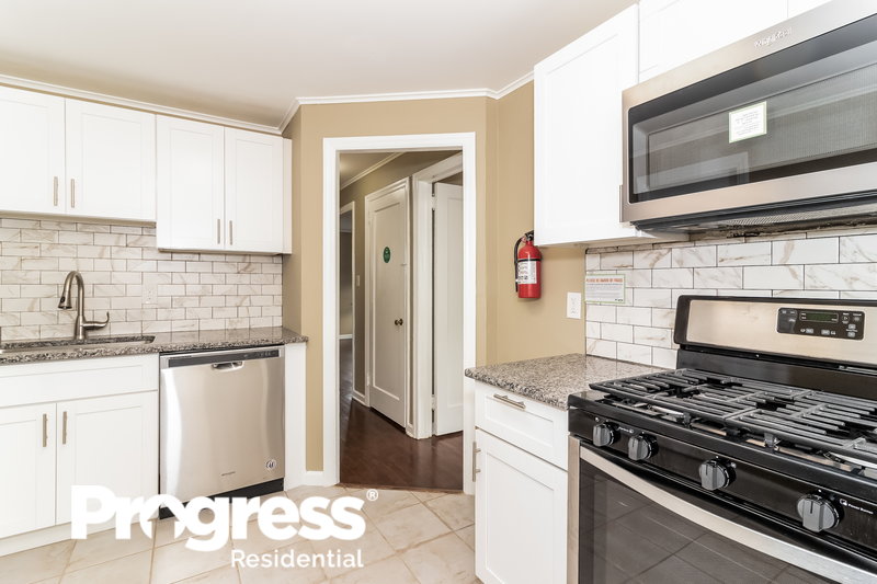 0/Mo, 60 Koyen Street Fords, NJ 08863 kitchen View