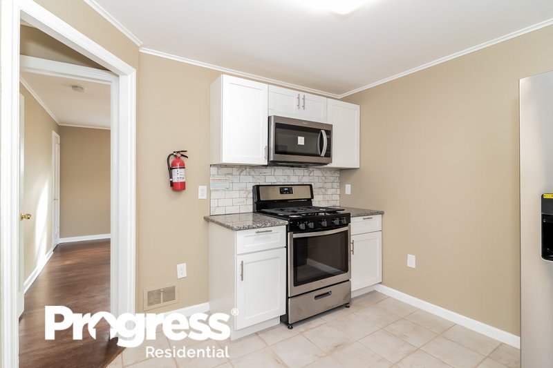 0/Mo, 60 Koyen Street Fords, NJ 08863 kitchen View 2