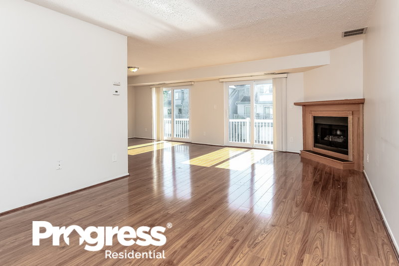 0/Mo, 54 Garden Ct Succasunna, NJ 07876 photolivingroom View