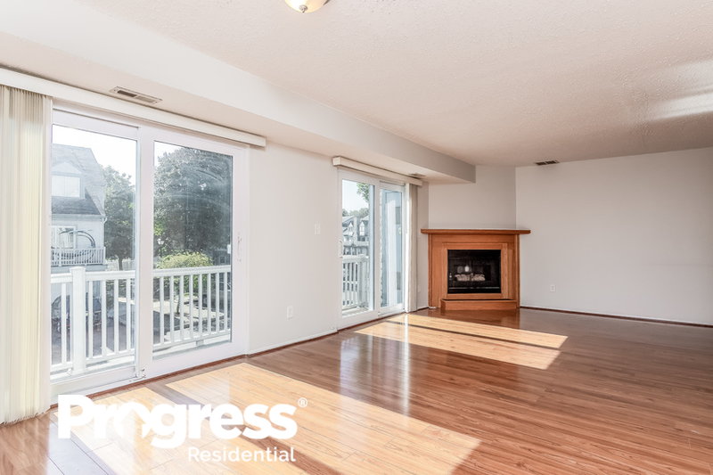 0/Mo, 54 Garden Ct Succasunna, NJ 07876 photolivingroom View 2