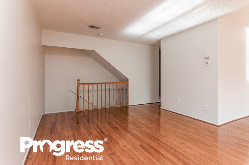 0/Mo, 54 Garden Ct Succasunna, NJ 07876 photolivingroom View 3