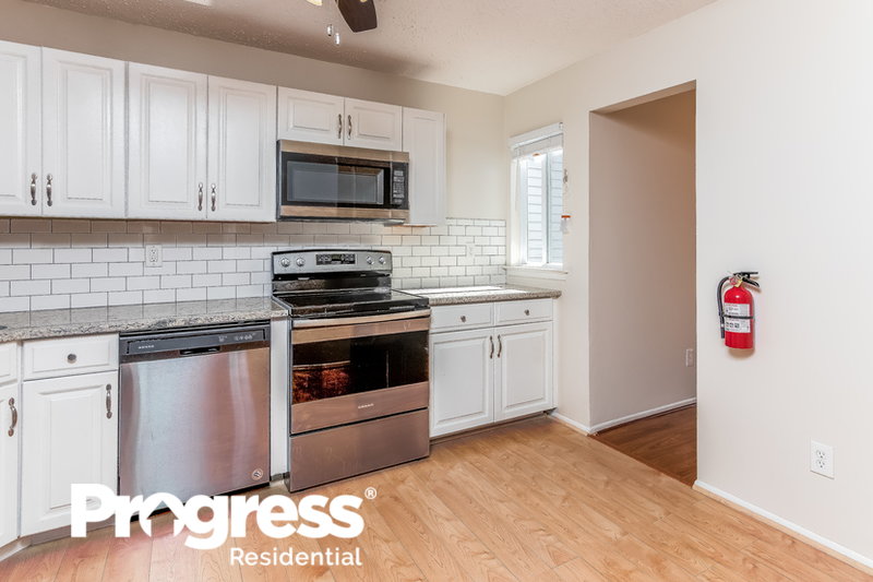 0/Mo, 54 Garden Ct Succasunna, NJ 07876 photokitchen View 2