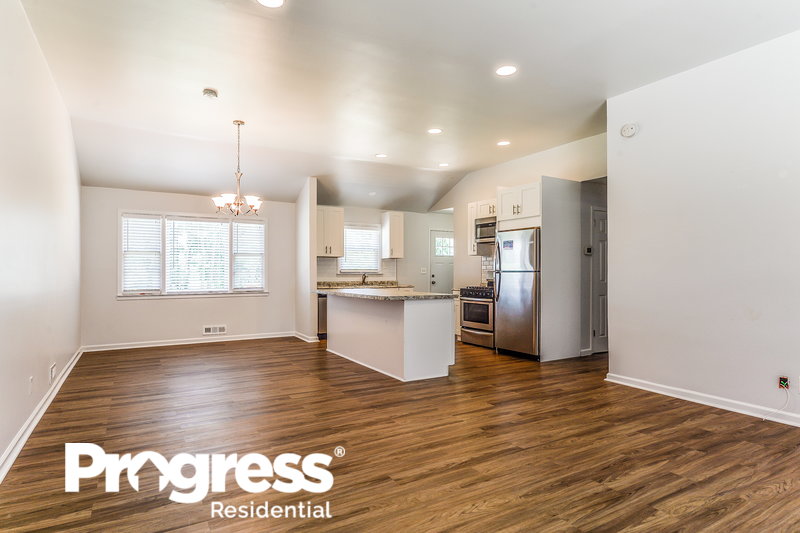 0/Mo, 303 Edgemoor Rd Belford, NJ 07718 livingroom View