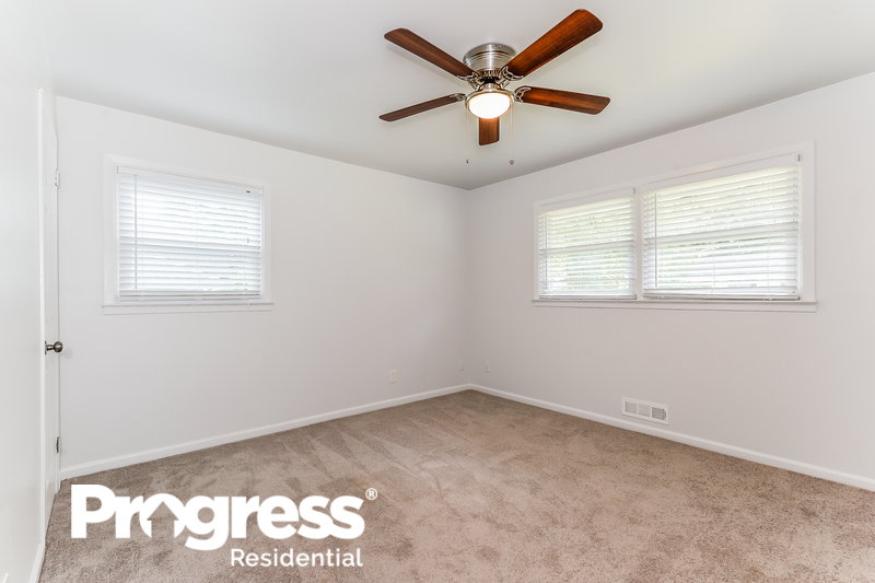 0/Mo, 303 Edgemoor Rd Belford, NJ 07718 masterbedroom View