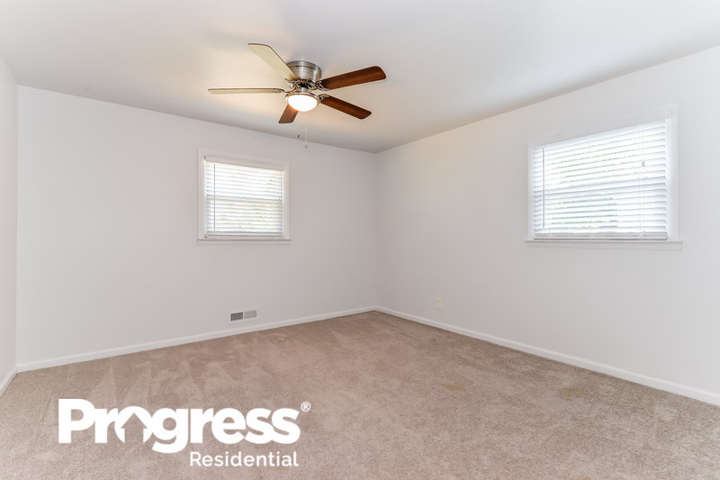 0/Mo, 303 Edgemoor Rd Belford, NJ 07718 masterbedroom View 2