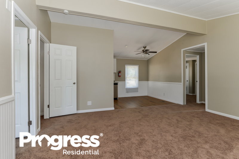 0/Mo, 8 Fawn Run Manalapan, NJ 07726 photolivingroom View 2