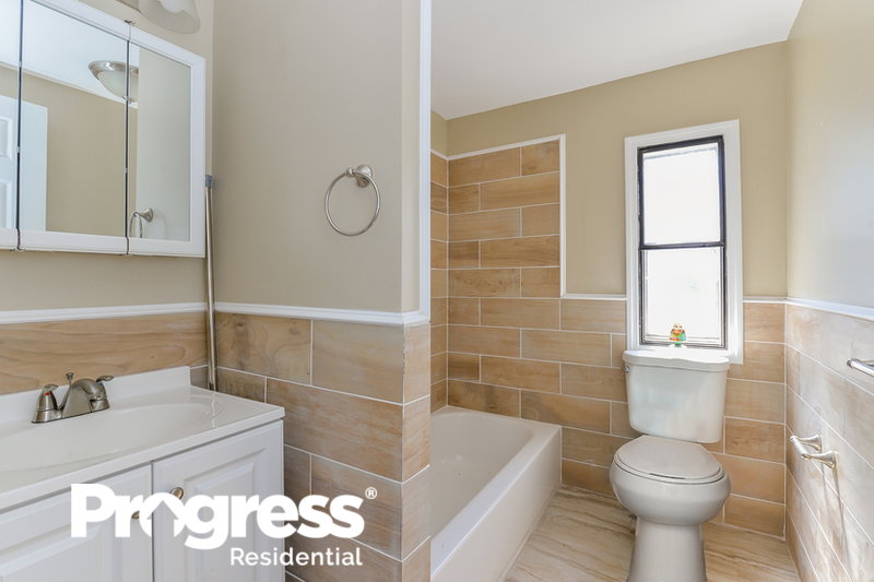 0/Mo, 8 Fawn Run Manalapan, NJ 07726 photomasterbathroom View 2