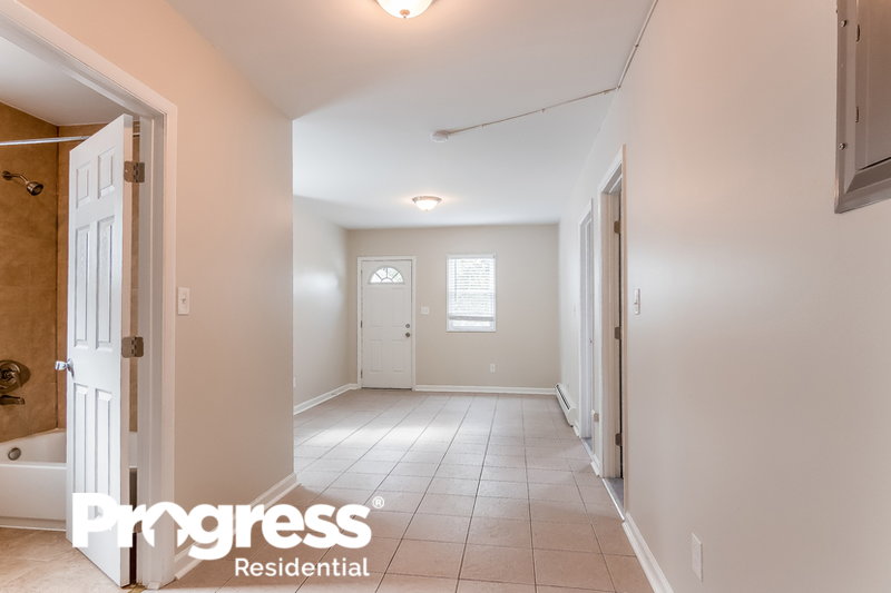 0/Mo, 169 Plauderville Ave Unit B Garfield, NJ 07026 livingroom View