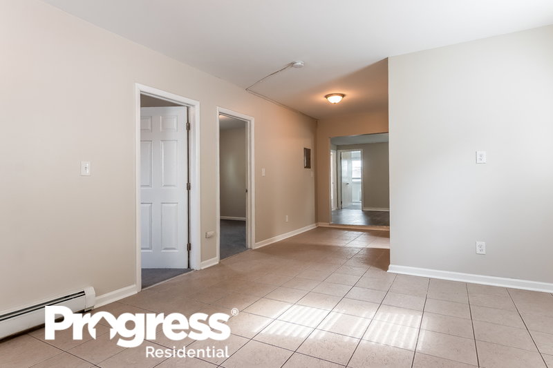 0/Mo, 169 Plauderville Ave Unit B Garfield, NJ 07026 livingroom View 2