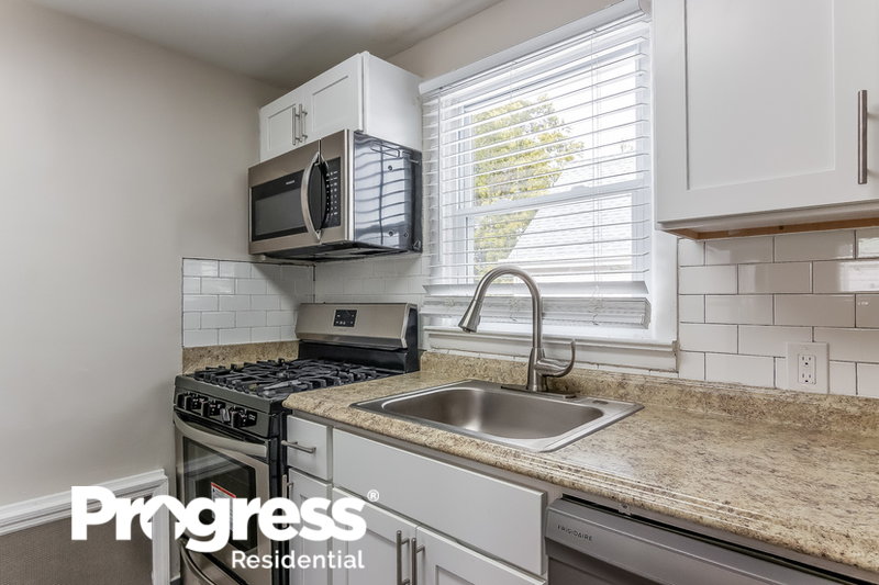 0/Mo, 169 Plauderville Ave Unit B Garfield, NJ 07026 kitchen View
