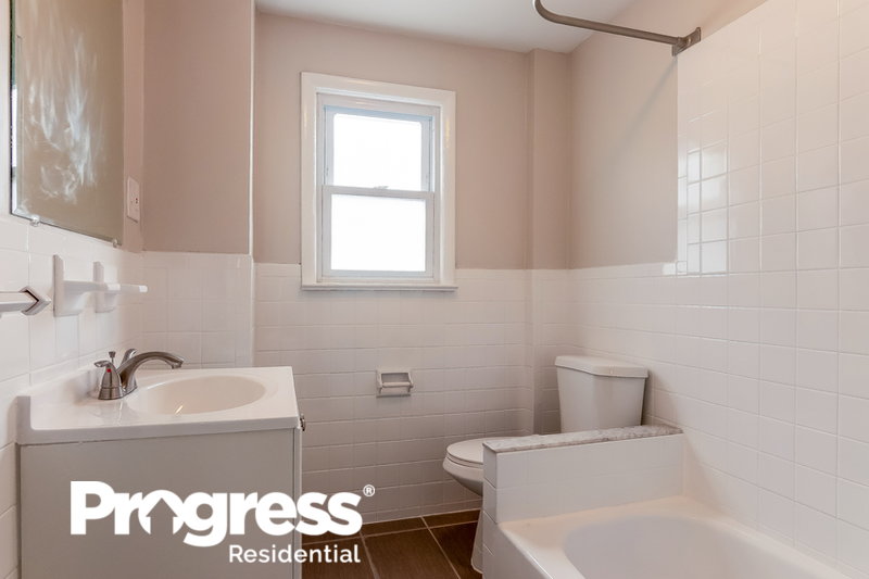 0/Mo, 169 Plauderville Ave Unit B Garfield, NJ 07026 masterbathroom View