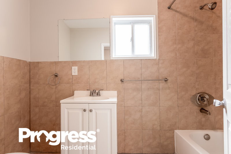 0/Mo, 169 Plauderville Ave Unit B Garfield, NJ 07026 bathroom View