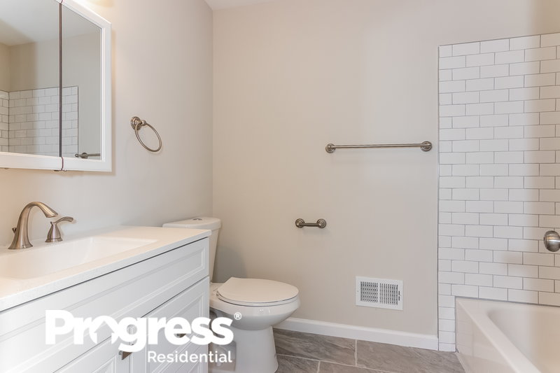 0/Mo, 60 Faith Ct Newark, NJ 07103 Bathroom View
