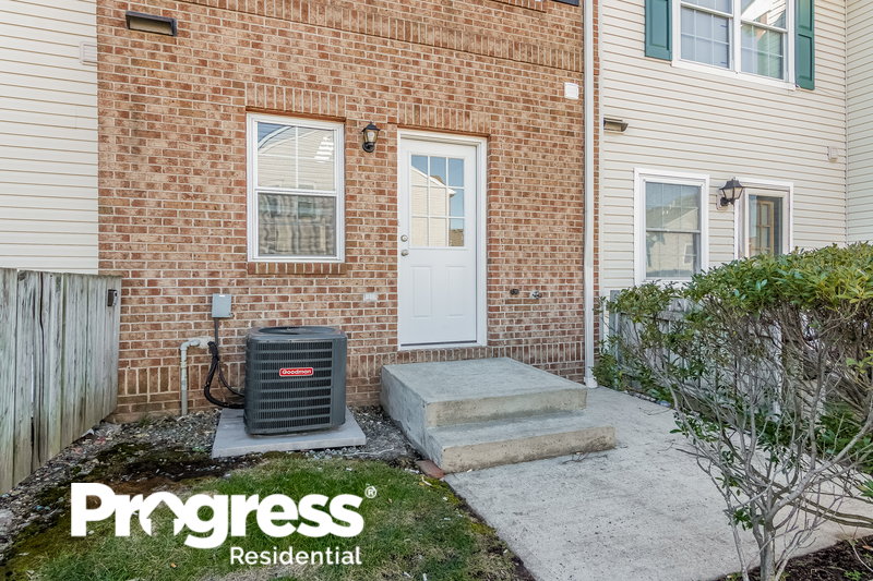 0/Mo, 60 Faith Ct Newark, NJ 07103 Rear View