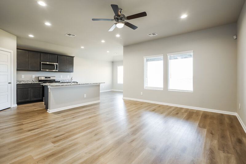 1,835/Mo, 10521 SW 37th Street Mustang, OK 73064 Living Room View