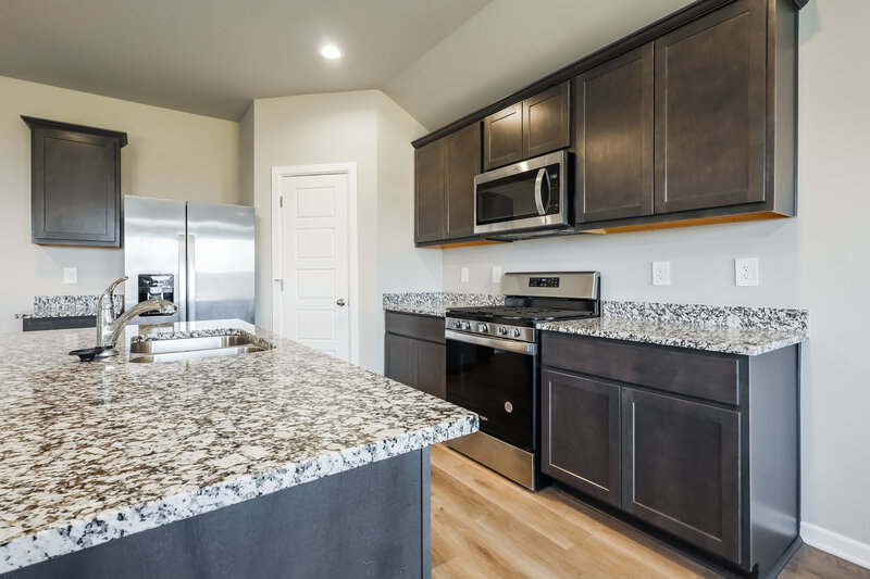 1,835/Mo, 10521 SW 37th Street Mustang, OK 73064 Kitchen View 2