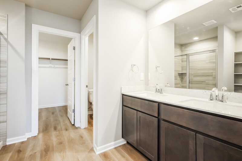 1,835/Mo, 10521 SW 37th Street Mustang, OK 73064 Main Bathroom View