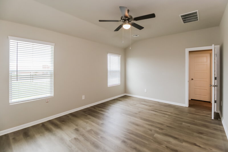 1,715/Mo, 10513 SW 37th Street Mustang, OK 73064 Main Bedroom View 2