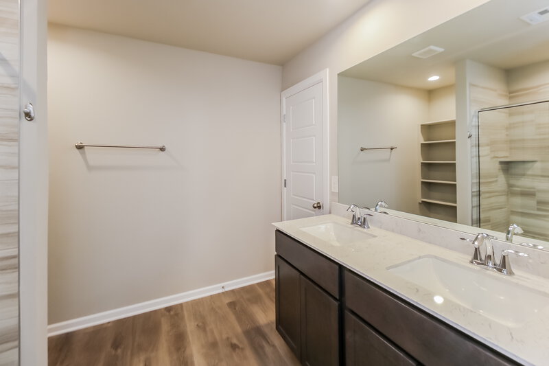 1,715/Mo, 10513 SW 37th Street Mustang, OK 73064 Main Bathroom View
