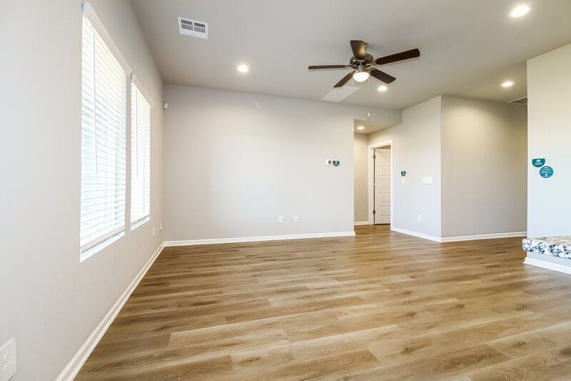 1,690/Mo, 10417 SW 37th Street Mustang, OK 73064 Living Room View