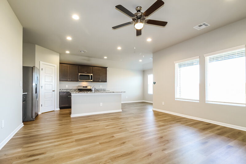 1,690/Mo, 10417 SW 37th Street Mustang, OK 73064 Living Room View 2