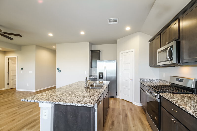 1,690/Mo, 10417 SW 37th Street Mustang, OK 73064 Kitchen View